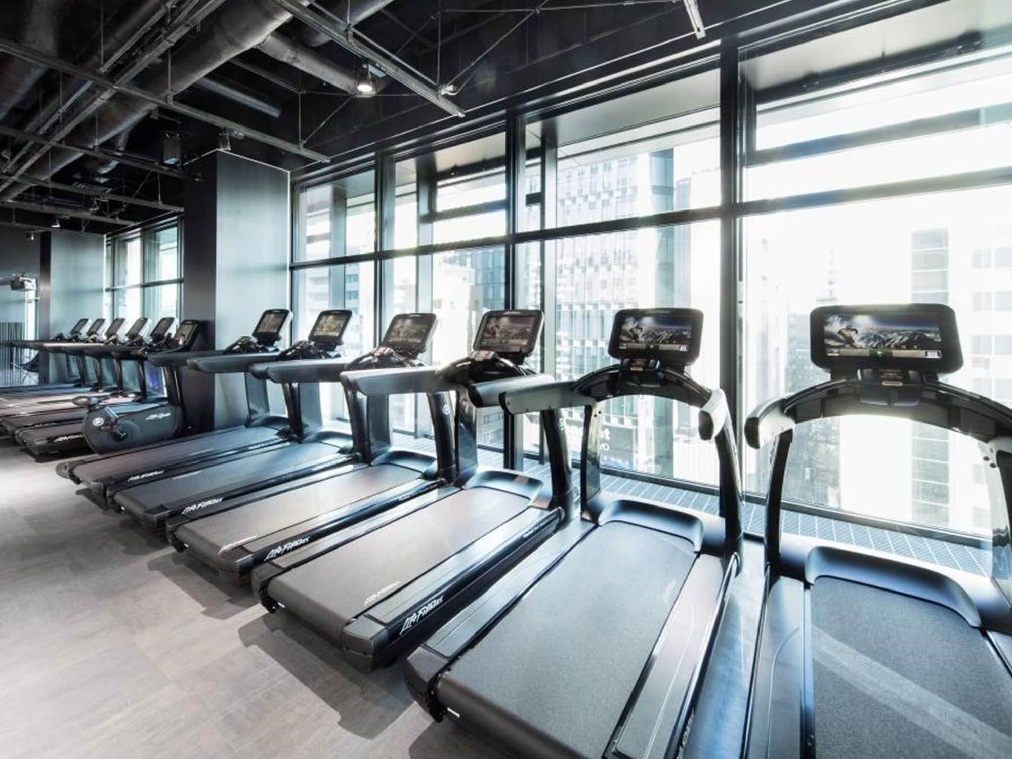 Hotel Oakwood Premier Tokio Exterior foto The gym at the 1000m² sports and wellness centre