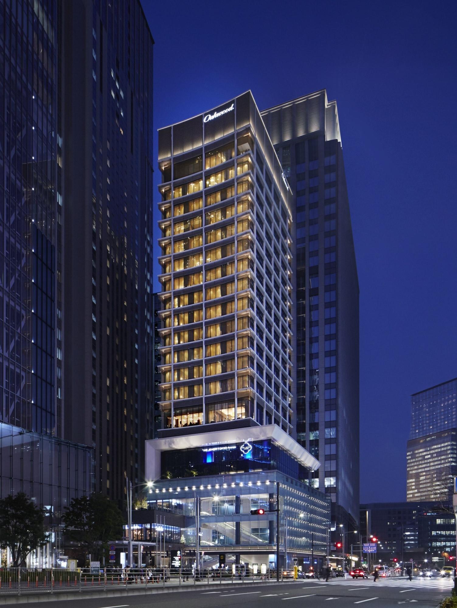 Hotel Oakwood Premier Tokio Exterior foto The hotel at night